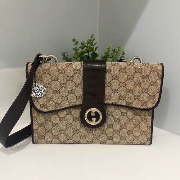 Gucci Handbags - RARE Authentic Vintage Gucci 70’s Shoulder Bag 😍